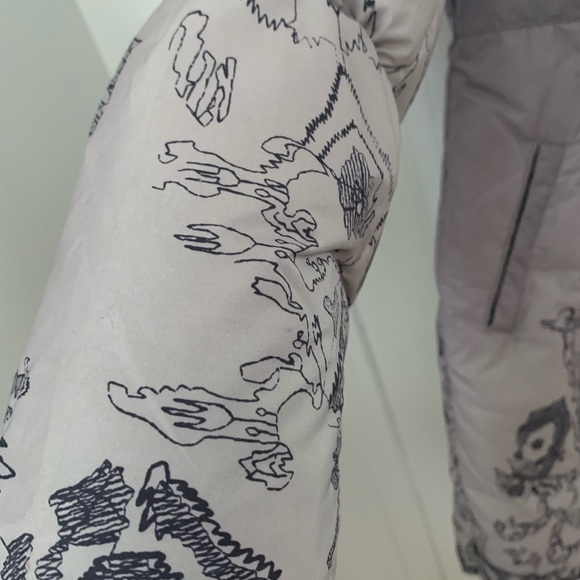 NWOT Beautiful winter puffer coat with gradient design - Picture 3 of 10